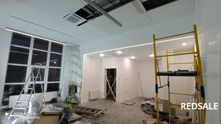 Монтаж освещения и подсветки в офисном помещении. Использовались светодиодные панели, профили и кабели.