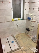 Укладка плитки в ванной в деревянном доме (независимый каркас)