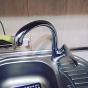 После установки была проведена проверка смесителя на отсутствие утечек и правильность работы.