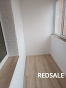 Проведена отделка балкона штукатуркой под декоративный камень и утепление. Подготовка поверхность, затем нанесена штукатурка. Создан эффект натурального камня, обеспечена теплоизоляция.