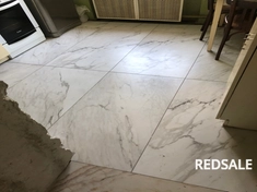 Укладка светлого керамогранита в коридоре жилой квартиры.
Инструмент Bihui,Bosch,DLT.