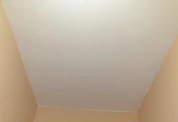Покраска потолка в туалете. Этапы:
Защита пространства.
Очистка потолка.
Подбор краски.
Первый слой.
Высыхание.
Второй слой.
Тщательная отделка.
Уборка.
Готовый потолок.